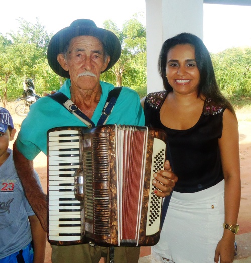 ELISA SALES E SANFONEIRO
