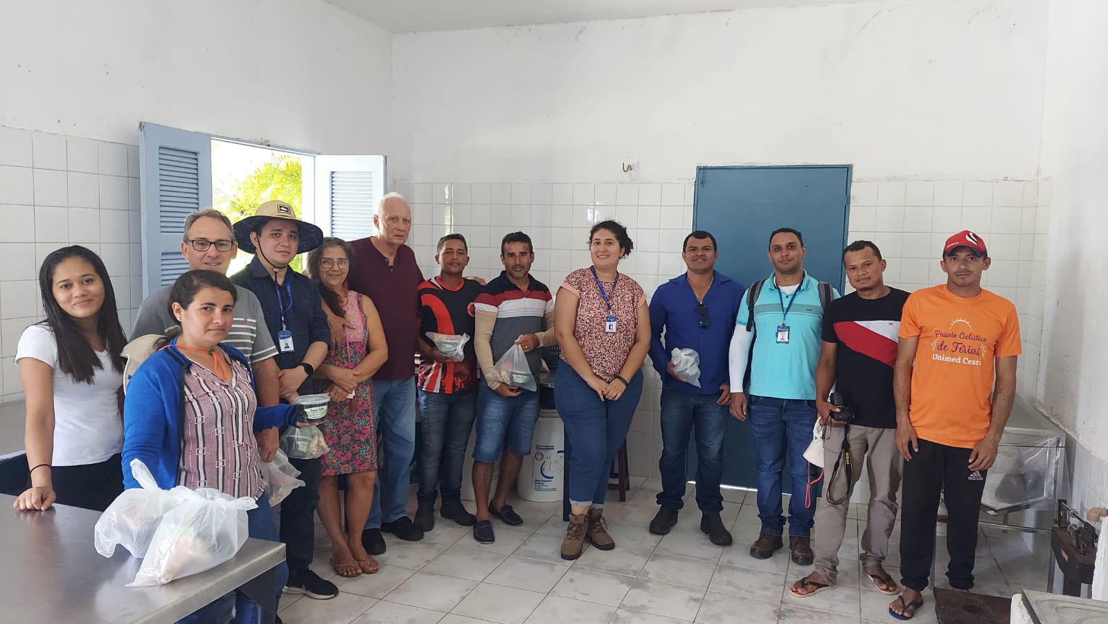 Itapipoca (CE): Ematerce acompanha plantio de mandioca e visita fábrica de castanhas